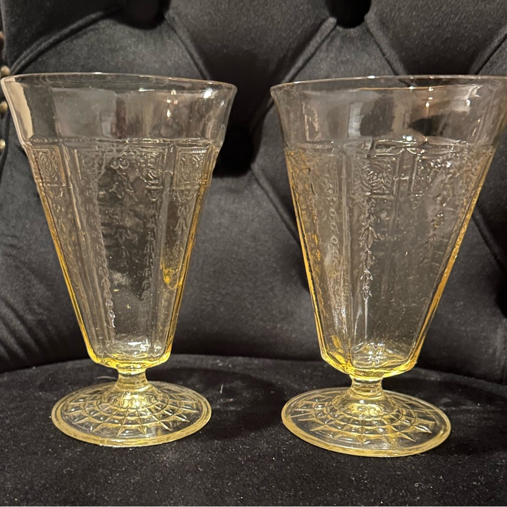 A set of 1930s Anchor Hocking Depression glass princess topaz
